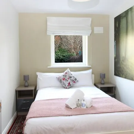 West End 2 Bedroom With Parking *